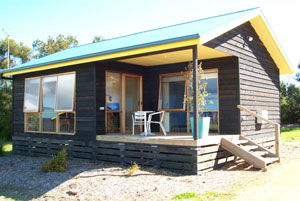 Black Cockatoo Cottages - Kingaroy Accommodation 2