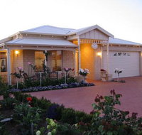 Sussex on Willis Cove Bed and Breakfast - Kingaroy Accommodation
