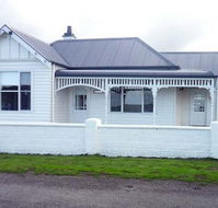 Calgary House  Cottage Accommodation - Kingaroy Accommodation