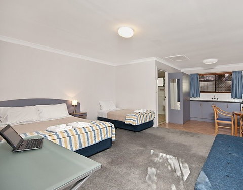 Dolphins Motel - Kingaroy Accommodation 3