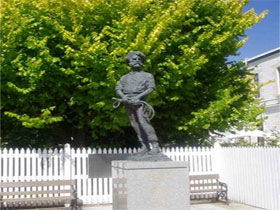 Alexander Cameron Statue - Kingaroy Accommodation 0