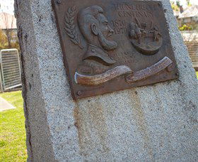Thunderbolt's Statue And Constable Walker Memorial - Kingaroy Accommodation 0