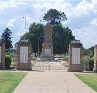 Warwick War Memorial and Gates - Kingaroy Accommodation