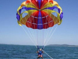 Port Stephens Parasailing - Kingaroy Accommodation 2