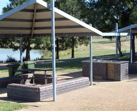 Point Hut Pond Park - Kingaroy Accommodation 4