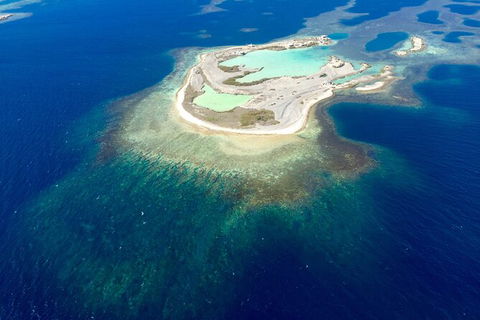 Abrolhos Islands Fixed-Wing Scenic Flight - Kingaroy Accommodation 7
