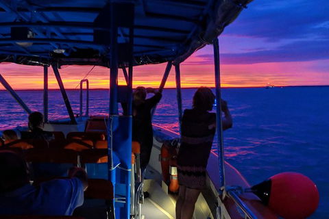 Tropical Light Tropical Bite - Twilight Cruise And CHOW Dinner - Kingaroy Accommodation 9