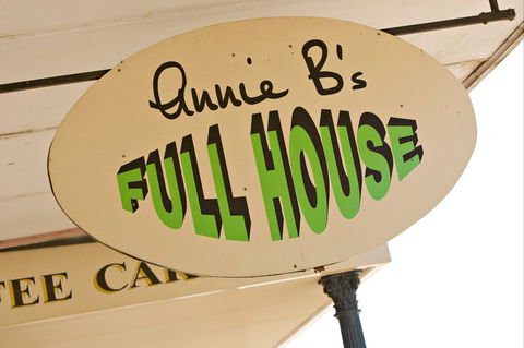 Annie B's Full House - Kingaroy Accommodation 1