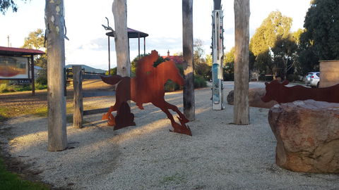 Mansfield Arts Walk - Kingaroy Accommodation 1