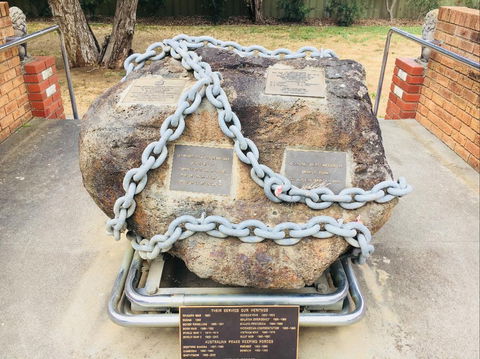 Nathalia  Memorial Gardens - Kingaroy Accommodation 0