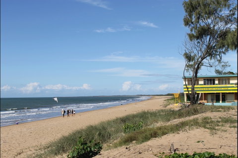 Coral Coast Pathways (Moore Park Beach Section) - Kingaroy Accommodation 0