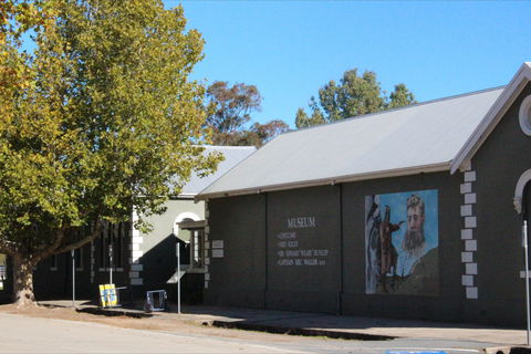 Ned Kelly Touring Route - Benalla - Kingaroy Accommodation 1