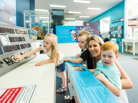 CSIRO Parkes Radio Telescope Visitor Centre - Kingaroy Accommodation 1