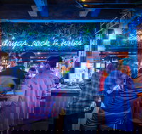 Holey Moley Bayside - Kingaroy Accommodation