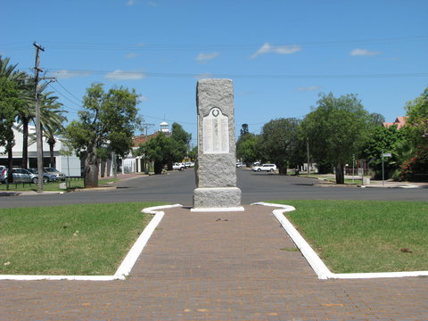War Memorial And Heroes Avenue, Roma - Kingaroy Accommodation 0
