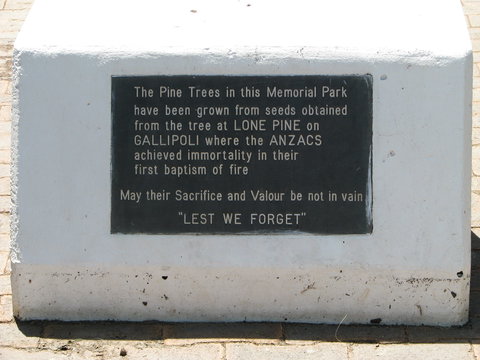 War Memorial And Heroes Avenue, Roma - Kingaroy Accommodation 1