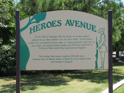 War Memorial And Heroes Avenue, Roma - Kingaroy Accommodation 2