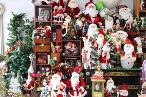 Mrs Claus And Santa - Kingaroy Accommodation 2