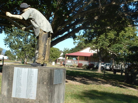 Cane Cutter Memorial - Kingaroy Accommodation 1