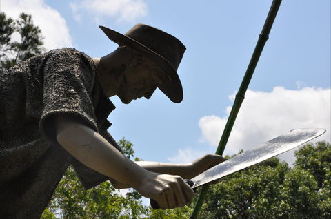 Cane Cutter Memorial - Kingaroy Accommodation 2