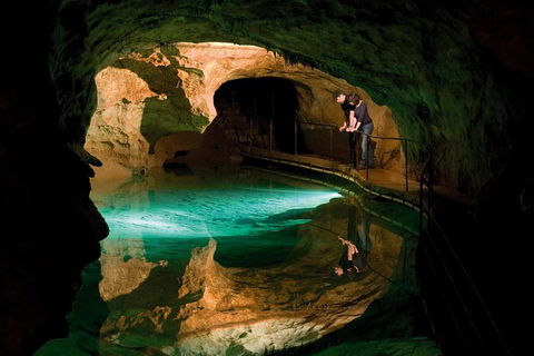Jenolan Caves: Extended Temple Of Baal Cave Tour - Kingaroy Accommodation 1