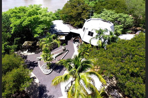 Pathfinder Jumping Crocodile Cruise Shuttle Bus - Kingaroy Accommodation 8