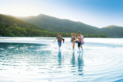 SHUTTLE - CAIRNS AIRPORT TO PORT DOUGLAS (or Reverse) - Kingaroy Accommodation 1