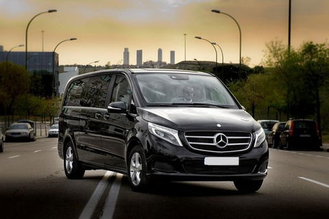 Arrival Private Transfer Melbourne Airport MEL To Melbourne City By Luxury Van - Kingaroy Accommodation 0