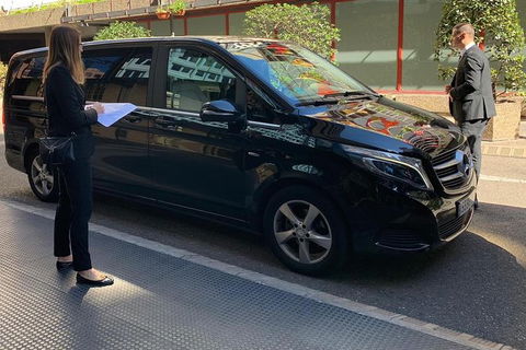 Arrival Private Transfer Melbourne Airport MEL To Melbourne City By Luxury Van - Kingaroy Accommodation 3