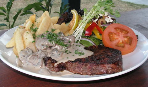 Fairways Tavern - Kingaroy Accommodation 1
