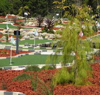 18 Hole Mini Golf - Club Husky - Kingaroy Accommodation