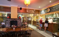 Albion Park Hotel - Kingaroy Accommodation 2