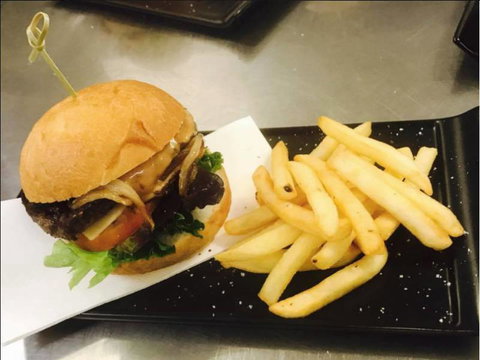 Woods And Irons Restaurant @ The Moranbah Golf Club - Kingaroy Accommodation 1