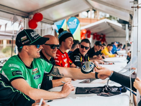 B-Rock Super Wednesday - Driver Signing - Kingaroy Accommodation 0