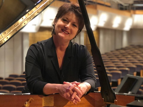 Selby & Friends: Love & Romance - Kingaroy Accommodation 0