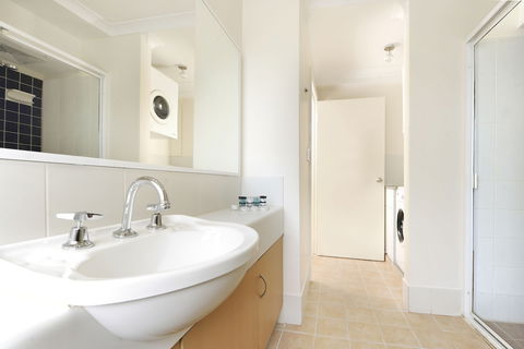 Lodestar Waterside Apartments - Kingaroy Accommodation 5