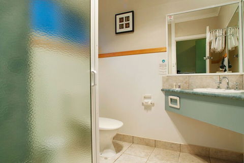 The Waterfront Wynyard - Kingaroy Accommodation 7