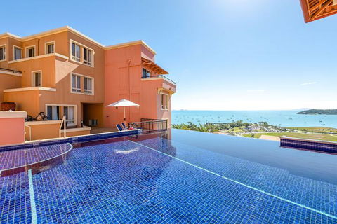 Martinique Whitsunday - Kingaroy Accommodation 5