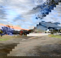 Emu Beach Chalets - Kingaroy Accommodation