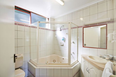 Lorne Coachman Inn - Kingaroy Accommodation 4