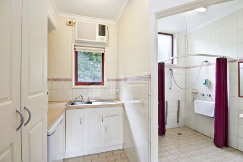 Lorne Coachman Inn - Kingaroy Accommodation 3