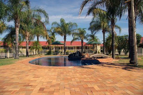 Pines Country Club Motor Inn - Kingaroy Accommodation 2