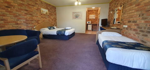 Pines Country Club Motor Inn - Kingaroy Accommodation 5