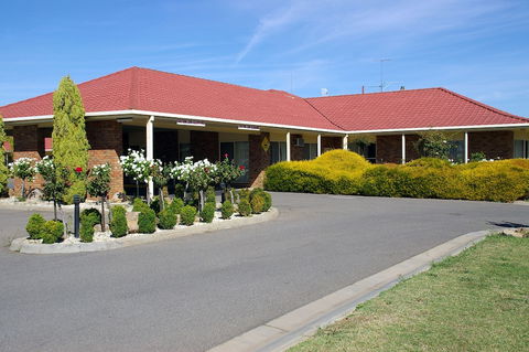 Pines Country Club Motor Inn - Kingaroy Accommodation 3