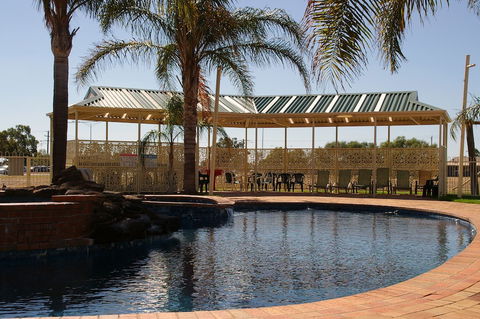 Pines Country Club Motor Inn - Kingaroy Accommodation 1
