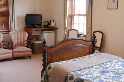 Schouten House - Kingaroy Accommodation 3