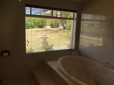 Barossa Shiraz Estate - Kingaroy Accommodation 2