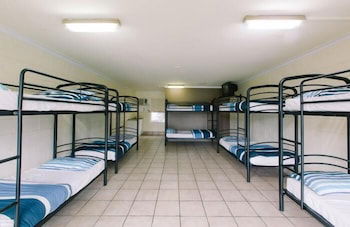 Beaches Backpackers Airlie Beach - Hostel - Kingaroy Accommodation 2