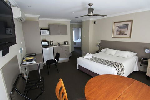 Aston Hill Motor Lodge - Kingaroy Accommodation 7