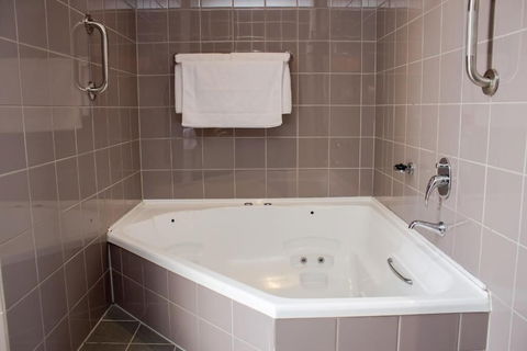 Highlander Hotel - Kingaroy Accommodation 4